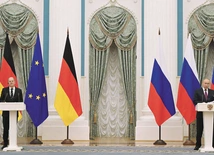 	Kanclerz Niemiec Olaf Scholz i prezydent Rosji Władimir Putin podczas wspólnej konferencji prasowej na Kremlu  15 lutego 2022 roku.