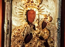 Obraz Matki Bożej Łaskawej był najcenniejszym skarbem Ormian. Poza religijnym wymiarem miał także znaczenie dla potwierdzenia ich tożsamości – pochodzili z miasta, które nazywane było Grodem Dziewicy.