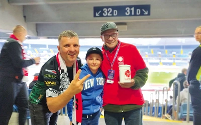 Wolontariusze podczas zbiórki zorganizowanej na Stadionie Śląskim podczas finału mistrzostw Europy na żużlu.