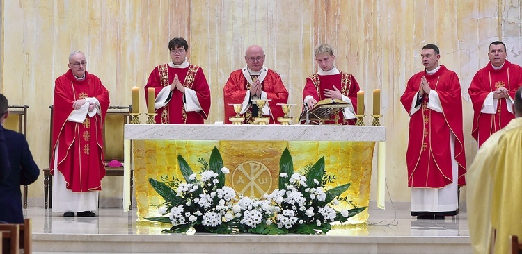 Eucharystii przewodniczył abp Józef Górzyński. Homilię wygłosił bp Jacek Jezierski.