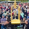 	Sobotnia Eucharystia gromadzi zawsze tłum mieszkańców archidiecezji.