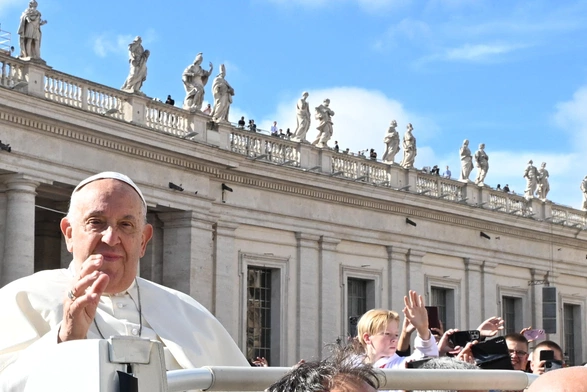 Papież na rozpoczęcie Synodu: słuchajmy Pana, dawajmy schronienie