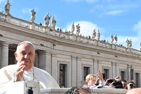 Papież na rozpoczęcie Synodu: słuchajmy Pana, dawajmy schronienie