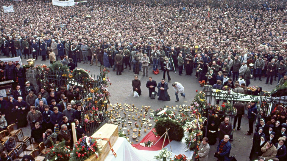 Pogrzeb ks. Jerzego Popiełuszki odbył się 3 listopada 1984 roku w kościele pw. św. Stanisława Kostki na warszawskim Żoliborzu. Szacuje się, że uczestniczyło w nim co najmniej 450 tys. osób, a niektóre źródła mówiły nawet o milionie uczestników. Uroczystości stały się wielką manifestacją antykomunistyczną.