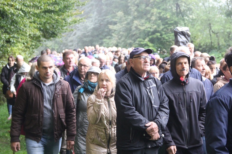 Dróżki różańcowe w Zawadzie