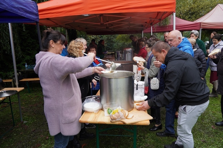 W sanktuarium NMP Różańcowej z Kresów w Nowolesiu