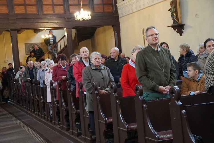 W sanktuarium NMP Różańcowej z Kresów w Nowolesiu