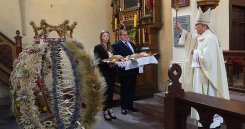 W sanktuarium NMP Różańcowej z Kresów w Nowolesiu