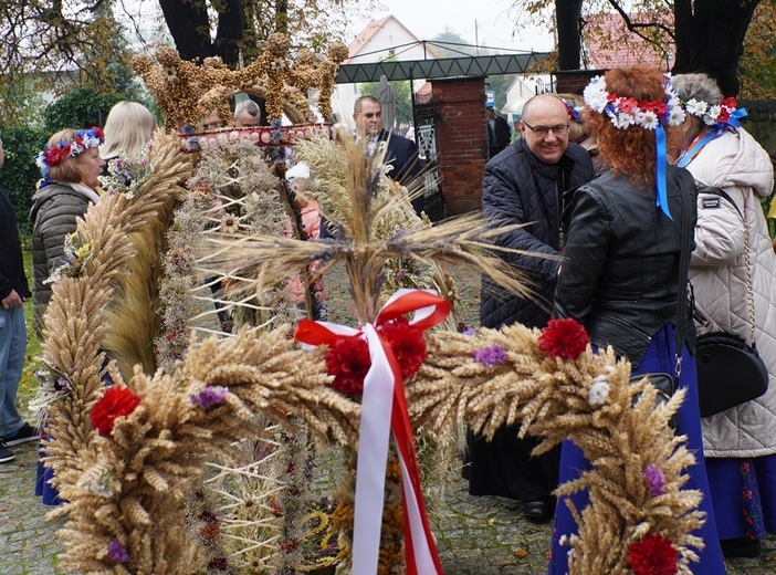 W sanktuarium NMP Różańcowej z Kresów w Nowolesiu