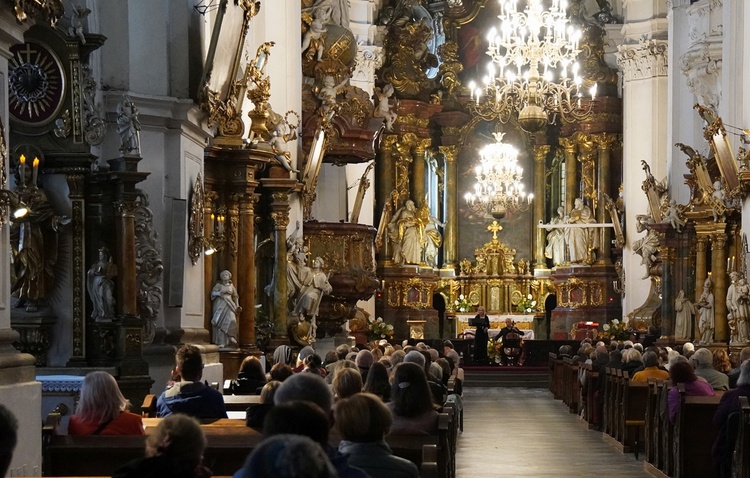 Trzebnica. Koncert "Świętej Jadwidze naprzeciw"