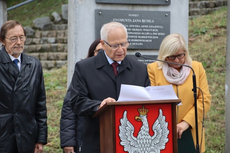 Uroczystości przy Pomniku Ofiar Ludobójstwa na Kresach Wschodnich w zielonogórskiej Łężycy