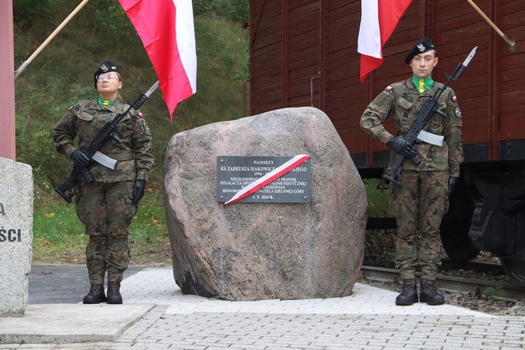 Uroczystości przy Pomniku Ofiar Ludobójstwa na Kresach Wschodnich w zielonogórskiej Łężycy