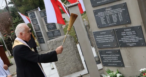 Przy tym pomniku ożywa historia