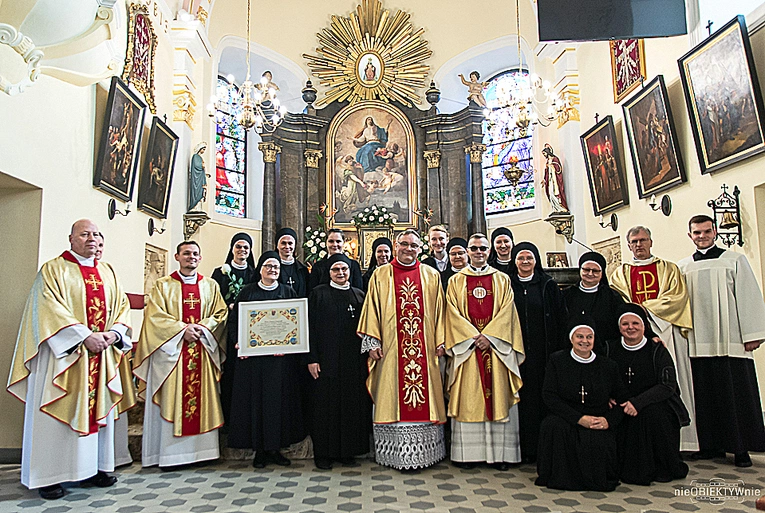 Siostry są i pracują dalej