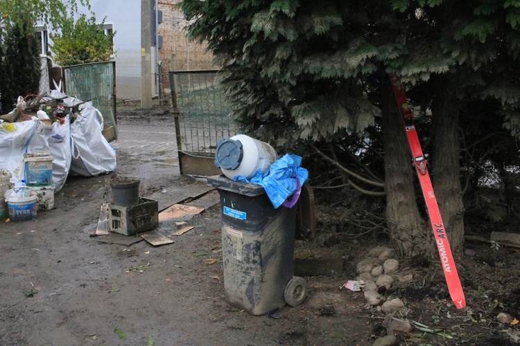 Wronów (parafia Skorogoszcz) prawie cztery tygodnie po powodzi