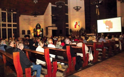 	Pierwszy film opowiadał m.in. o cudzie eucharystycznym w Sokółce.