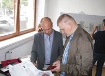 Uczestnicy spotkania dzielili się świadectwami i wspólnie przeglądali dokumenty sprzed 85 lat.