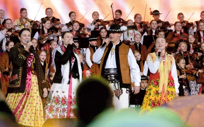 Na scenie zagrała i zaśpiewała Mała Armia Janosika.