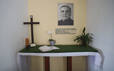 Od 2010 roku miejscem spoczynku sługi Bożego jest kościół seminaryjny.