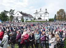 Pątnicy uczestniczyli w Eucharystii sprawowanej przy ołtarzu polowym.