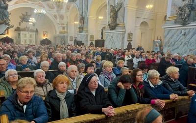 Wspólnota Żywego Różańca tradycyjnie w pierwszą sobotę października pielgrzymowała do bardzkiej bazyliki. 