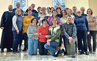 „Dar” ewangelizuje od lat w wielu parafiach. Prowadzi seminaria odnowy wiary.