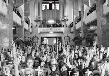 From April 1982, Masses for the Fatherland were celebrated on the last Sunday of the month at 7:00 PM. From the end of February 1982 until 26th August 1984, 26 Eucharists were held at St. Stanislaus Kostka Church in Warsaw for the intention of the Fatherland.