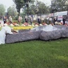 During his third pilgrimage to Poland in 1987, John Paul II prayed in silence for a long time at the grave of Father Jerzy. He did not deliver any speech; instead, he prayed on his knees, kissing and embracing the tombstone.