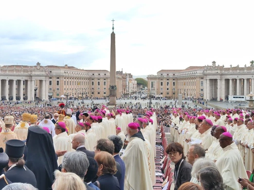 Podczas rozpoczęcia październikowej sesji synodu