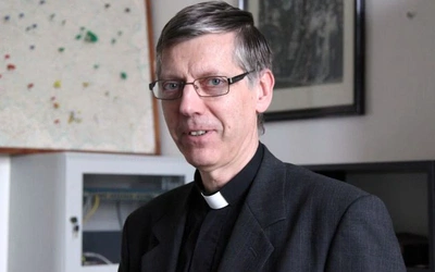 Nakarmmy AI teologią