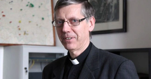 Nakarmmy AI teologią