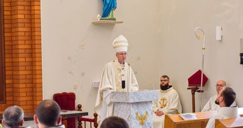 Oby ta ładna kaplica nie świeciła pustkami