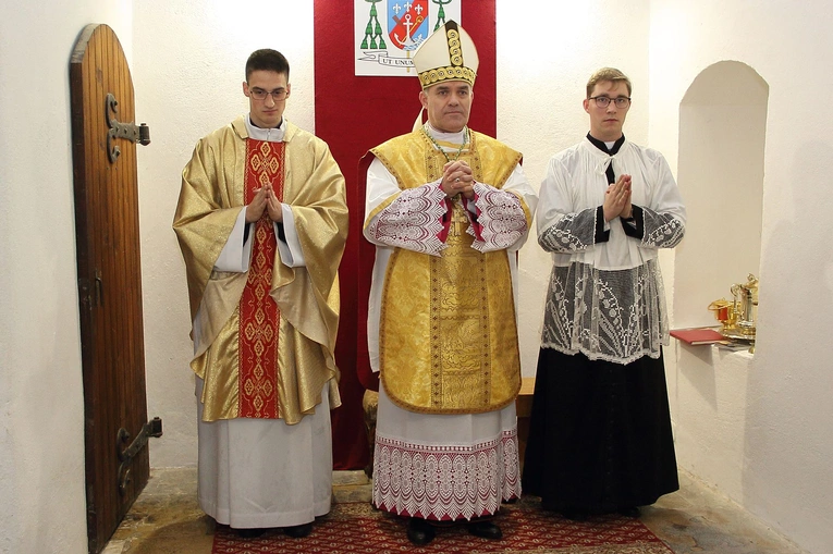 Konsekracjia ołtarza w kościele św. Jerzego w Słupsku - cz. 1