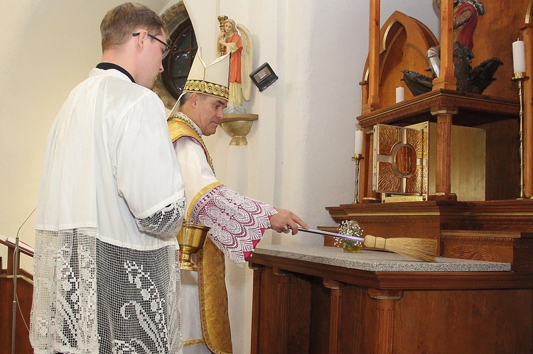 Konsekracjia ołtarza w kościele św. Jerzego w Słupsku - cz. 1