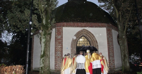 Konsekracjia ołtarza w kościele św. Jerzego w Słupsku - cz. 1