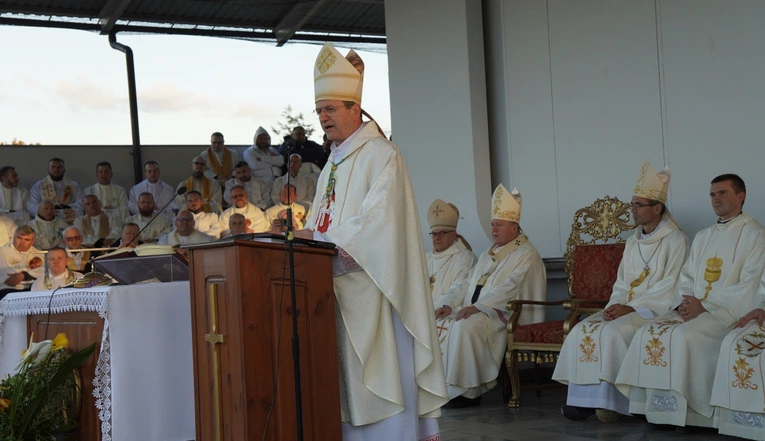 Abp Wojda: Jezus wzywa nas do budowania domu naszego życia na skale