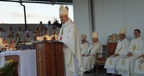 Abp Wojda: Jezus wzywa nas do budowania domu naszego życia na skale