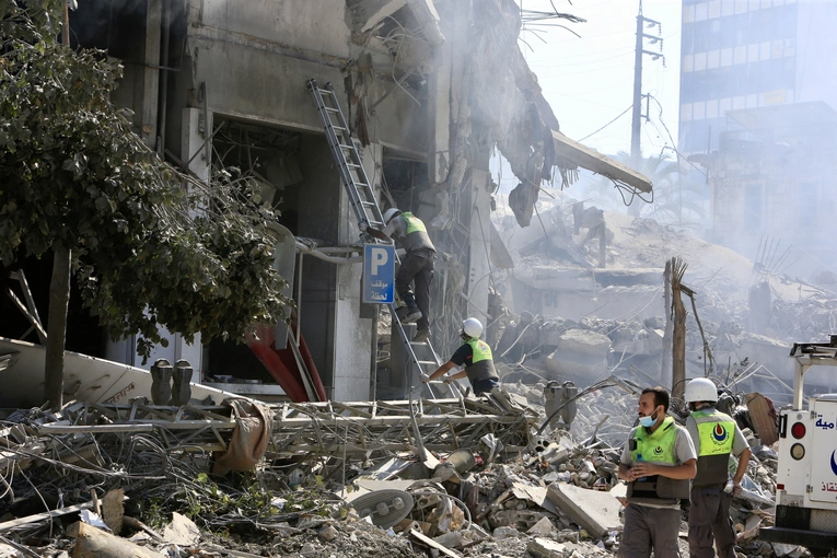 Zniszczenia po izraelskim bombardowaniu