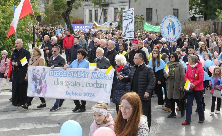 Ulicami Dębicy przeszedł Diecezjalny Marsz dla Życia i Rodziny