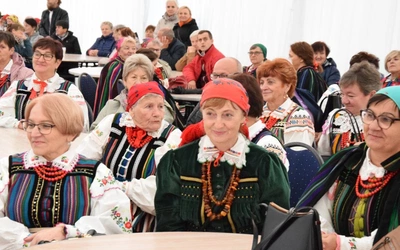 Członkowie KGW i sołtysi u Matki Miłosierdzia