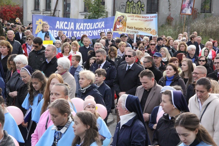Ulicami Dębicy przeszedł Diecezjalny Marsz dla Życia i Rodziny