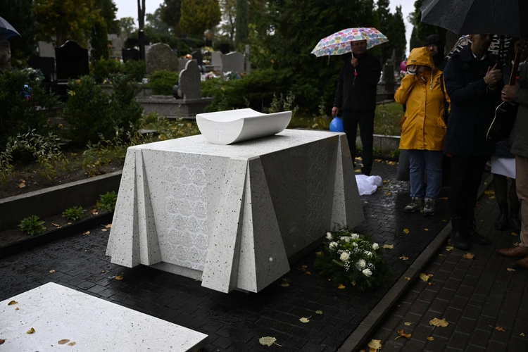 Pomnik i grobowiec dzieci utraconych w Darłowie