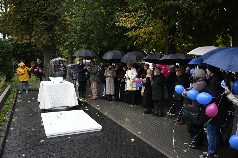Pomnik i grobowiec dzieci utraconych w Darłowie