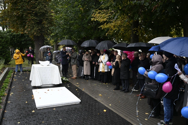 Pomnik i grobowiec dzieci utraconych w Darłowie