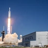 Start rakiety Falcon Heavy z Centrum Kosmicznego im. Kennedy'ego na Florydzie.