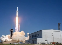 Start rakiety Falcon Heavy z Centrum Kosmicznego im. Kennedy'ego na Florydzie.
