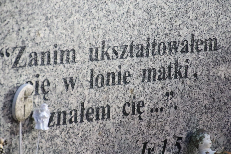 Płock. Pogrzeb dzieci nienarodzonych