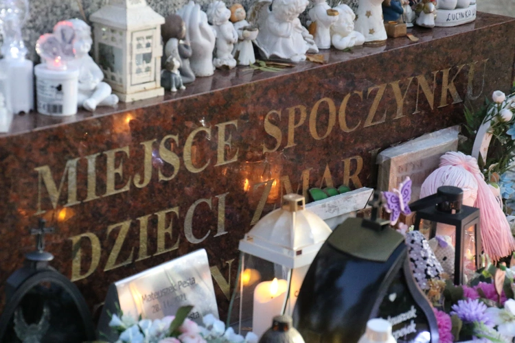 Płock. Pogrzeb dzieci nienarodzonych