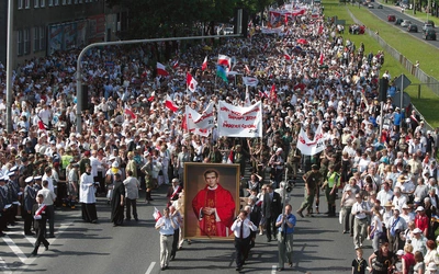„Zło dobrem zwyciężaj”. Jak ksiądz Jerzy zmienił Polskę