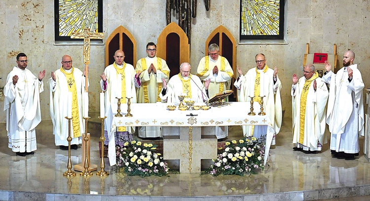 Za lata działalności dziękowano przede wszystkim Bogu.